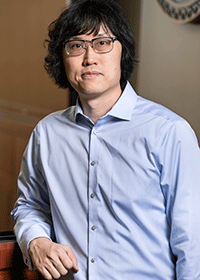 Craig Yu wears a light blue shirt and glasses in his faculty profile for the Department of Computer Science at George Mason University